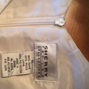 White sleeveless dress